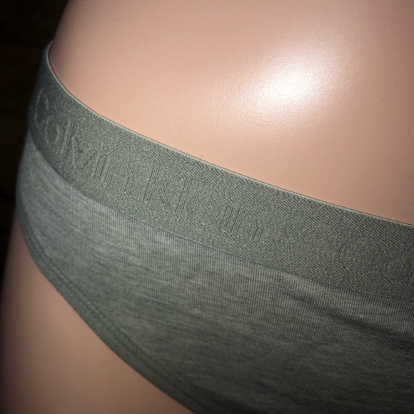 Calvin Klein thong panties - Picture 2 of 6